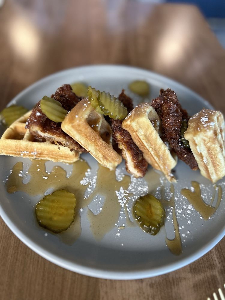 best restaurants in las vegas serving chicken and waffles